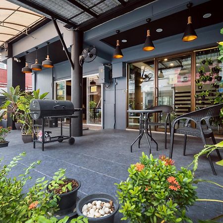 Black Pantera Hostel Patong 外观 照片