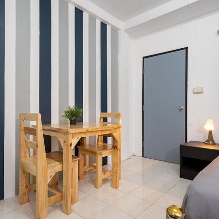Black Pantera Hostel Patong 外观 照片