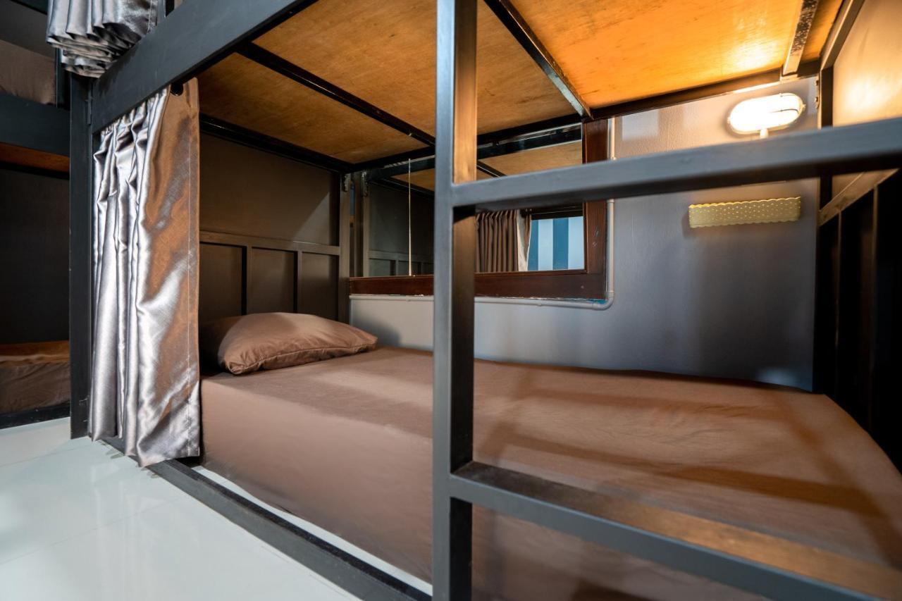 Black Pantera Hostel Patong 外观 照片
