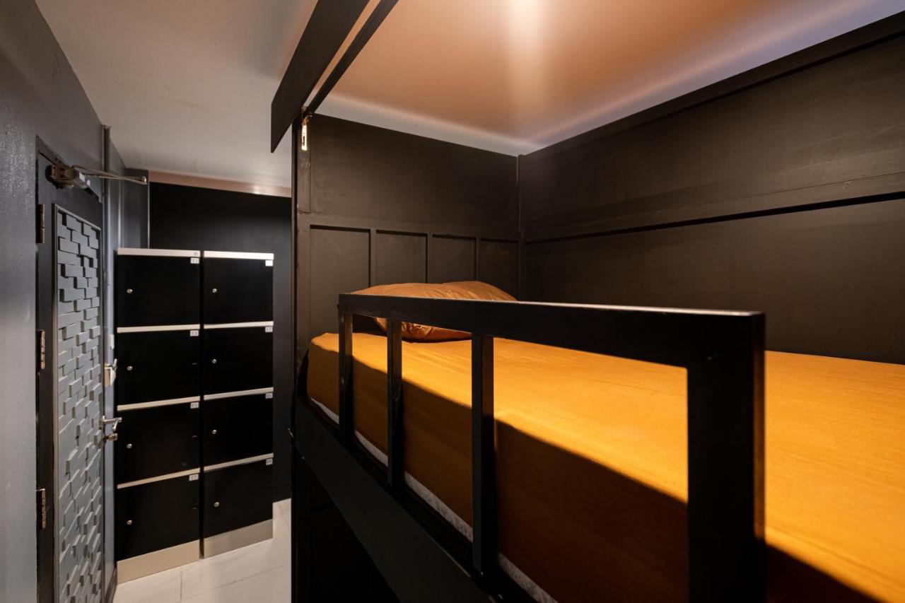 Black Pantera Hostel Patong 外观 照片