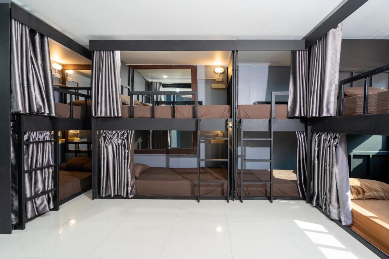 Black Pantera Hostel Patong 外观 照片