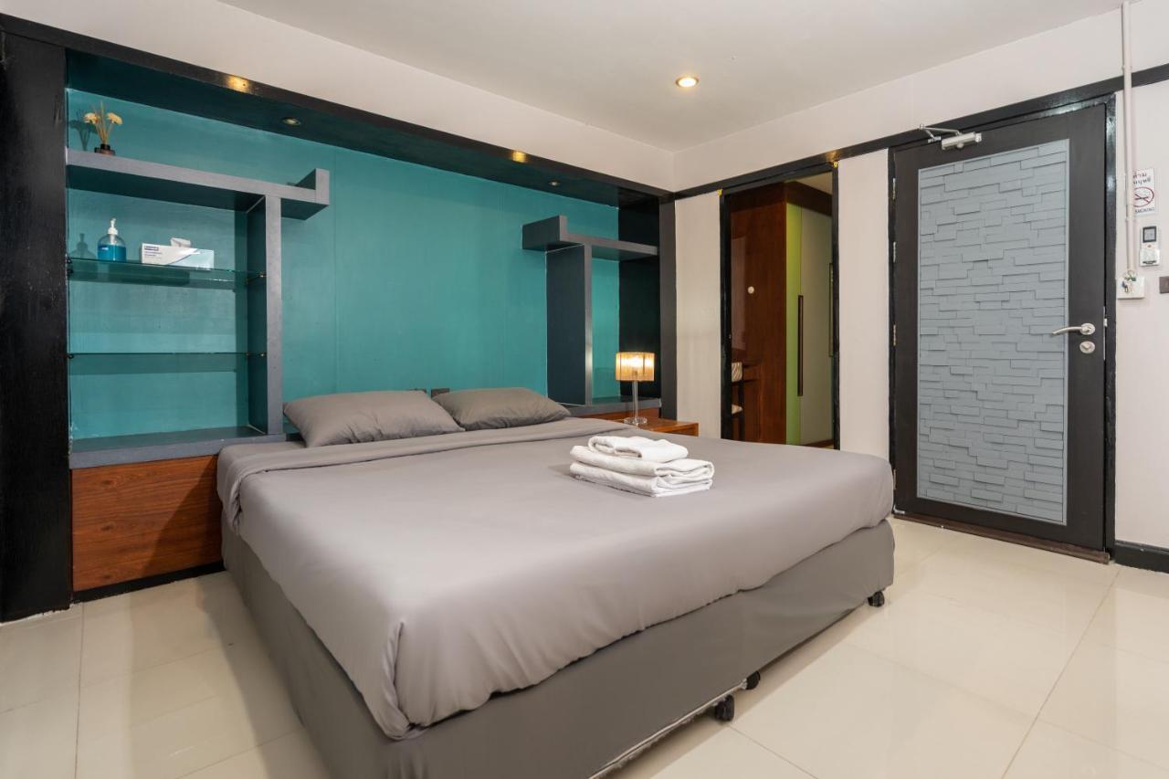Black Pantera Hostel Patong 外观 照片