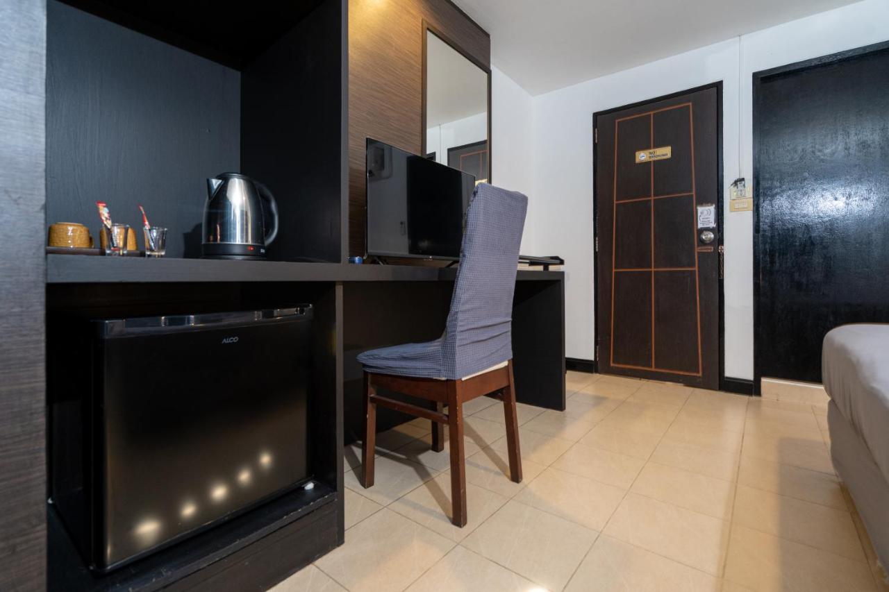 Black Pantera Hostel Patong 外观 照片