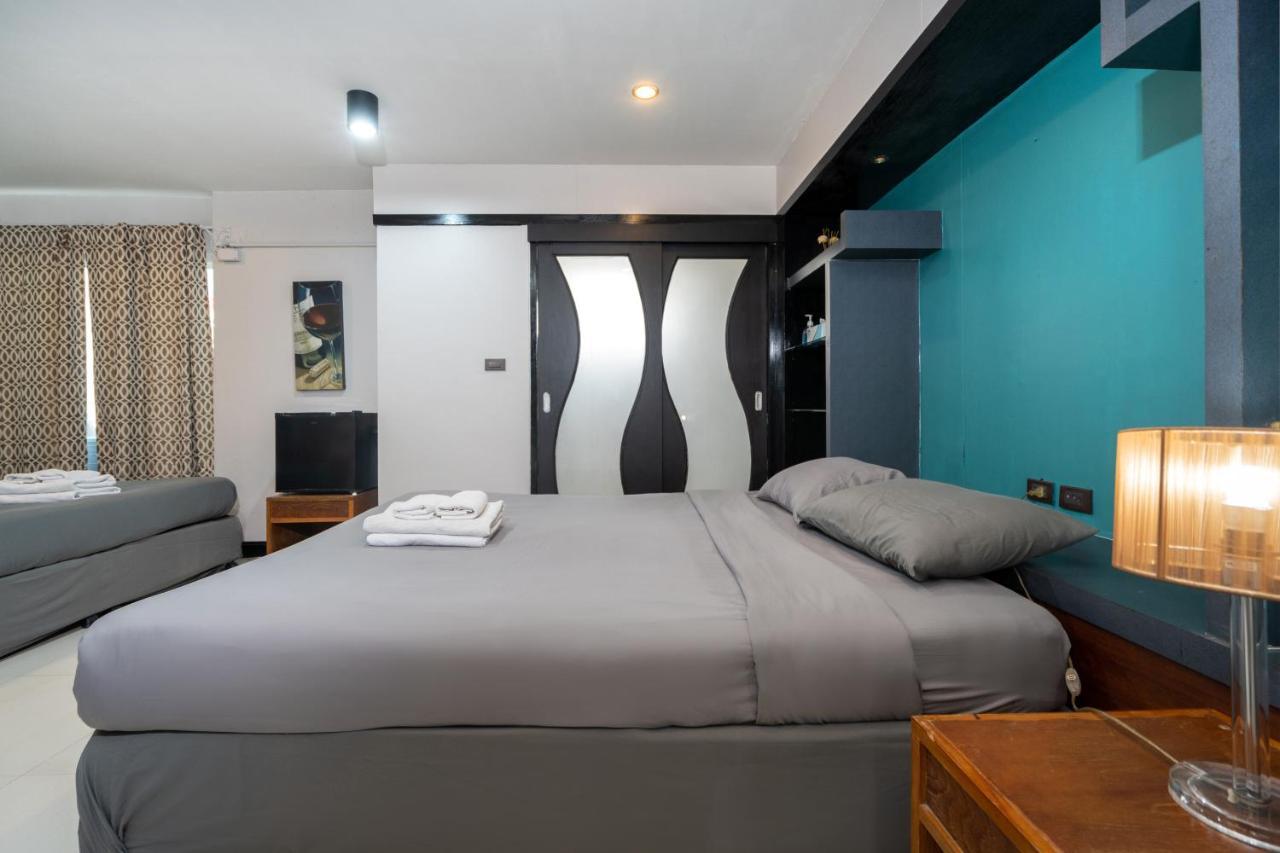 Black Pantera Hostel Patong 外观 照片