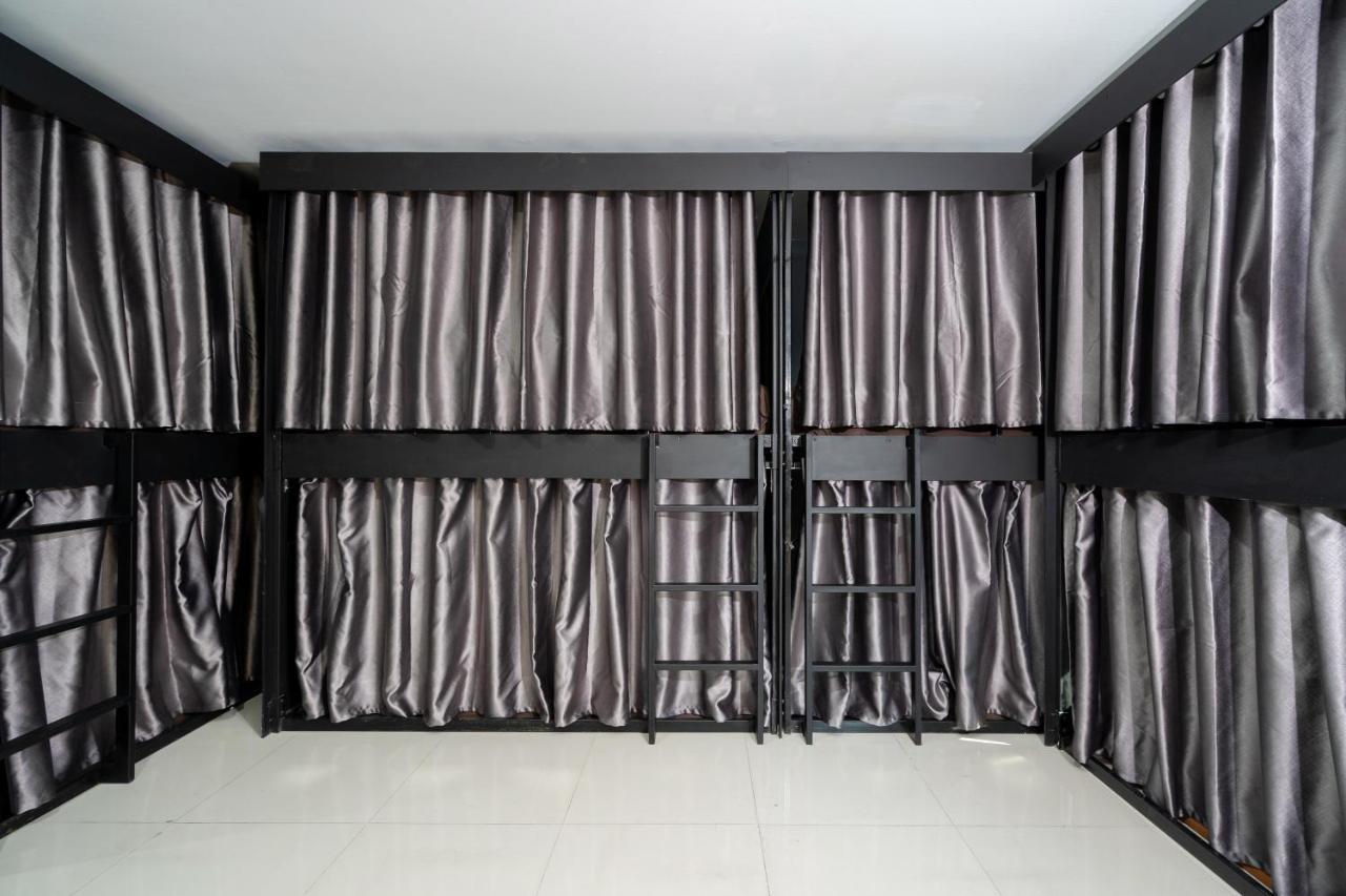 Black Pantera Hostel Patong 外观 照片