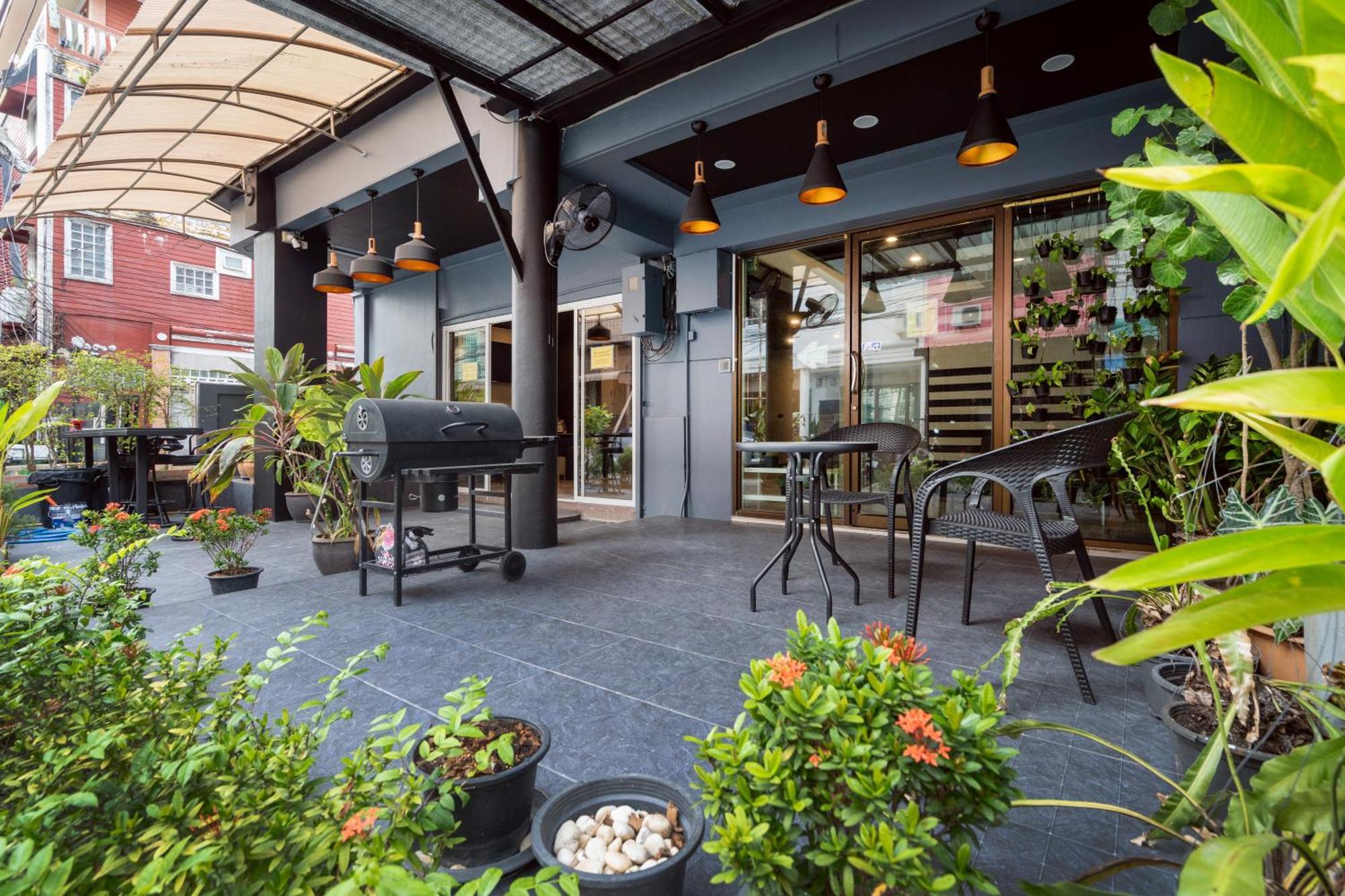 Black Pantera Hostel Patong 外观 照片