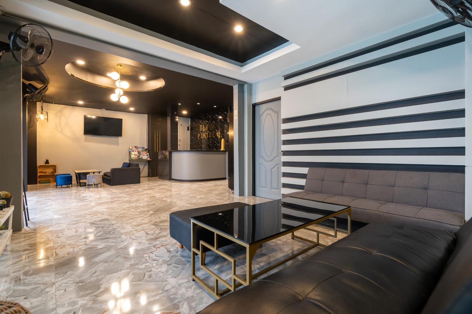 Black Pantera Hostel Patong 外观 照片
