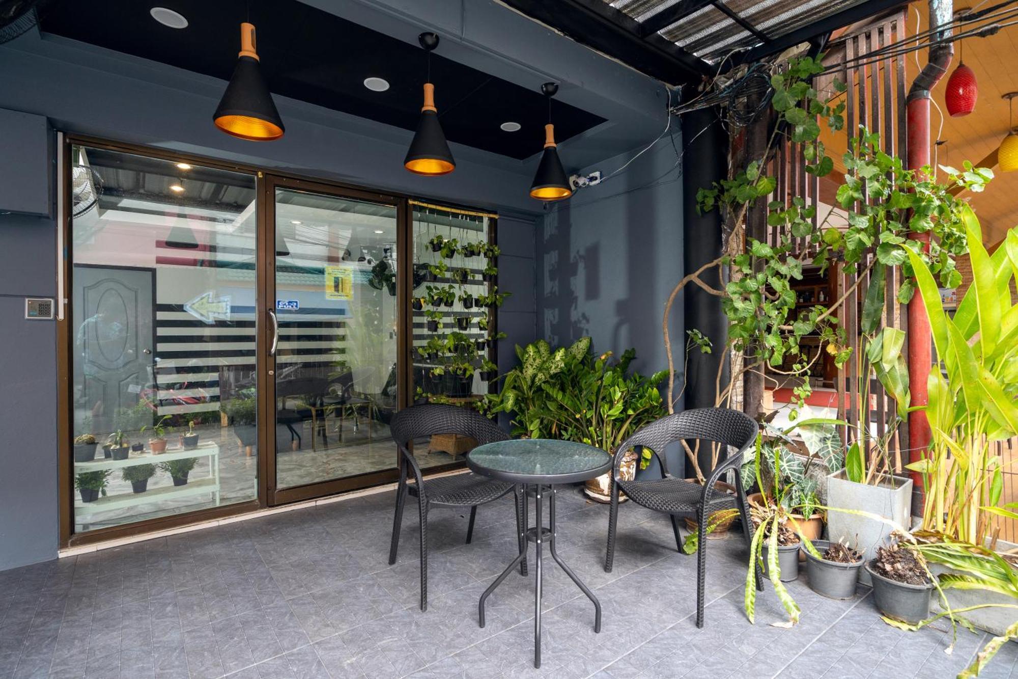 Black Pantera Hostel Patong 外观 照片