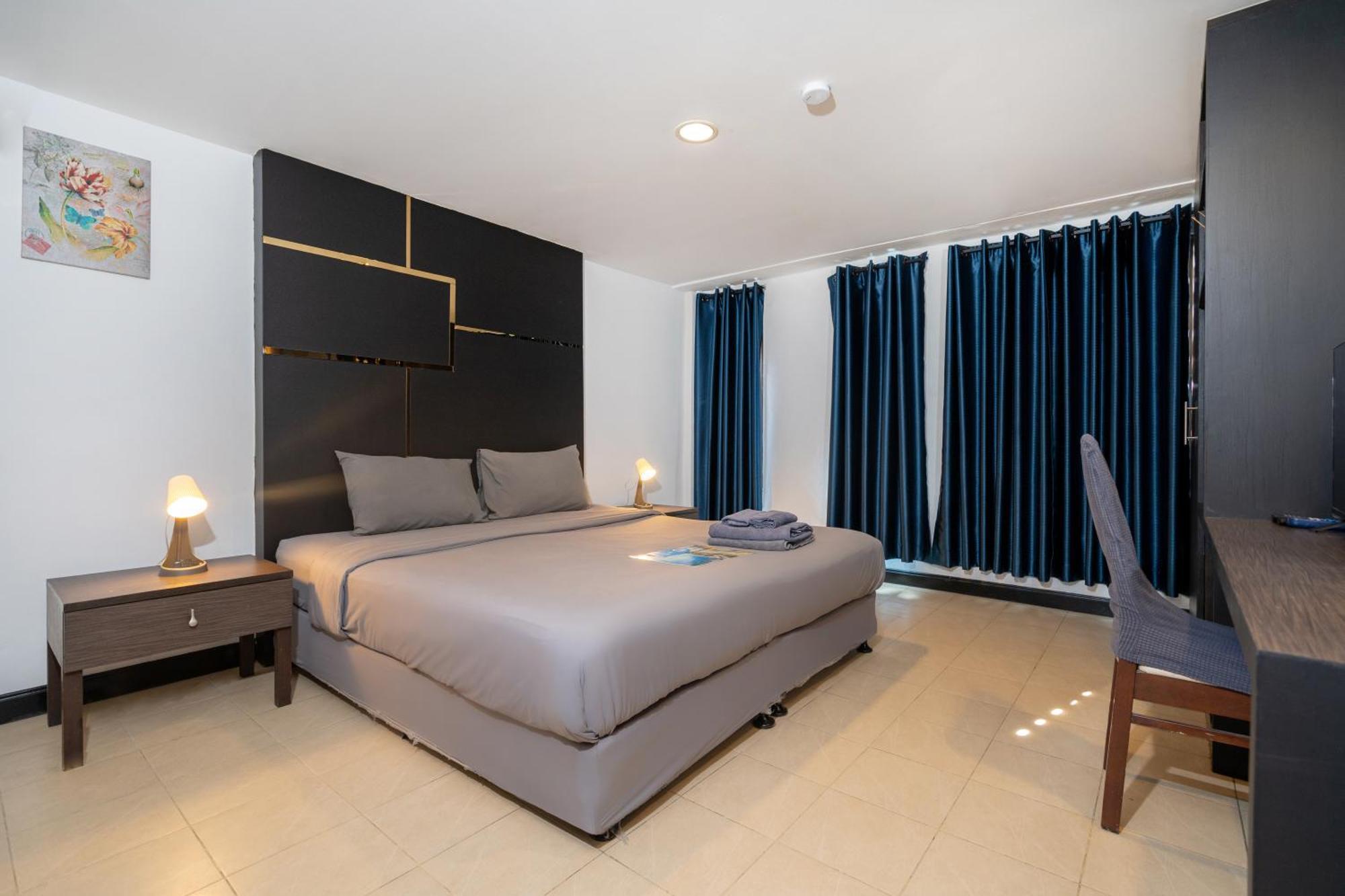 Black Pantera Hostel Patong 外观 照片