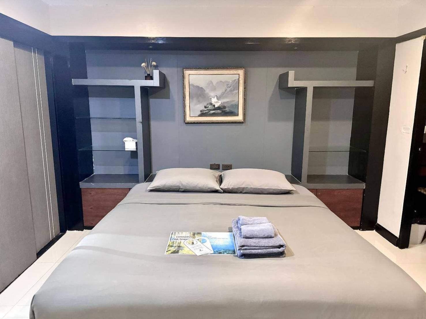 Black Pantera Hostel Patong 外观 照片