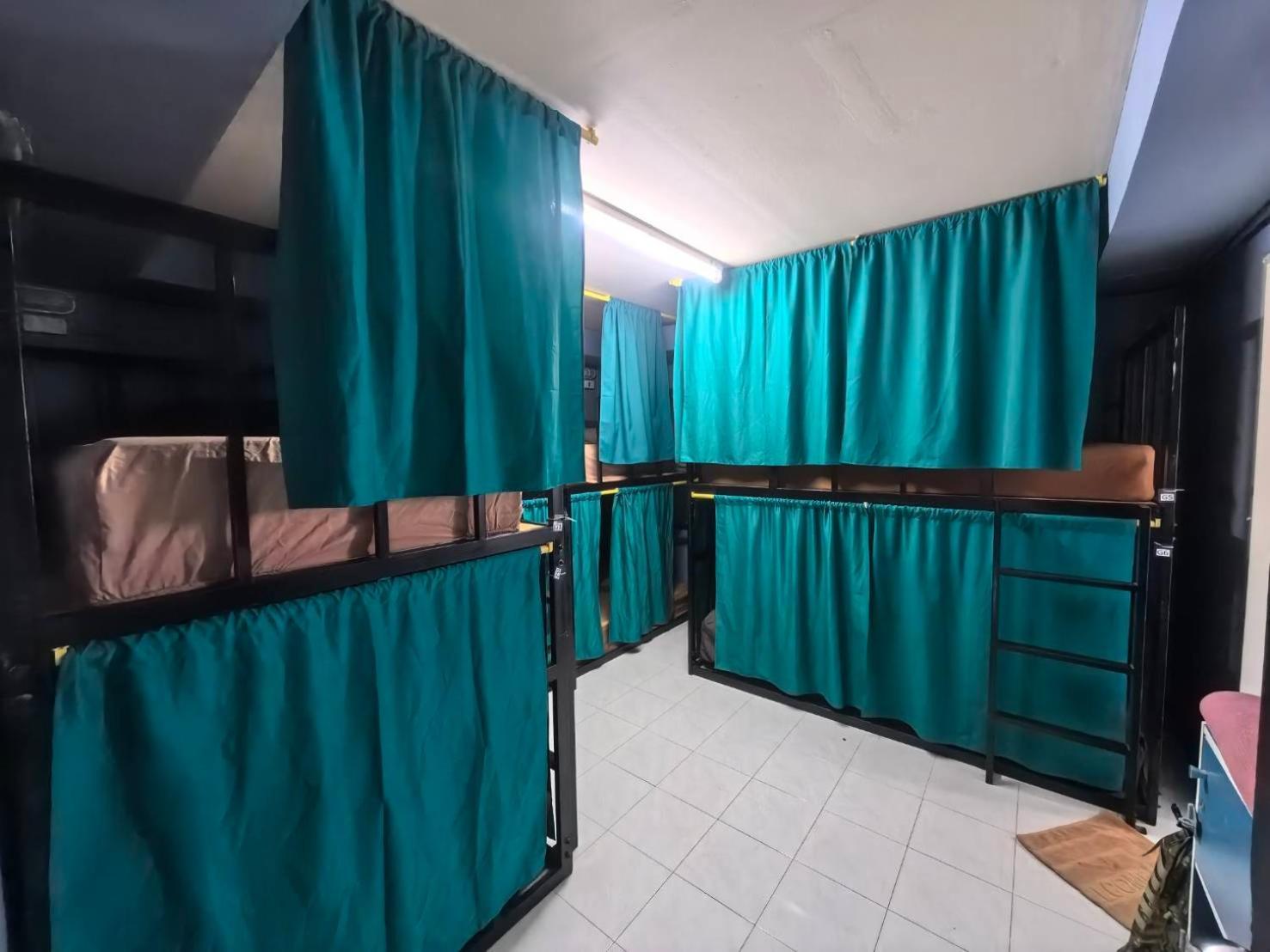 Black Pantera Hostel Patong 外观 照片